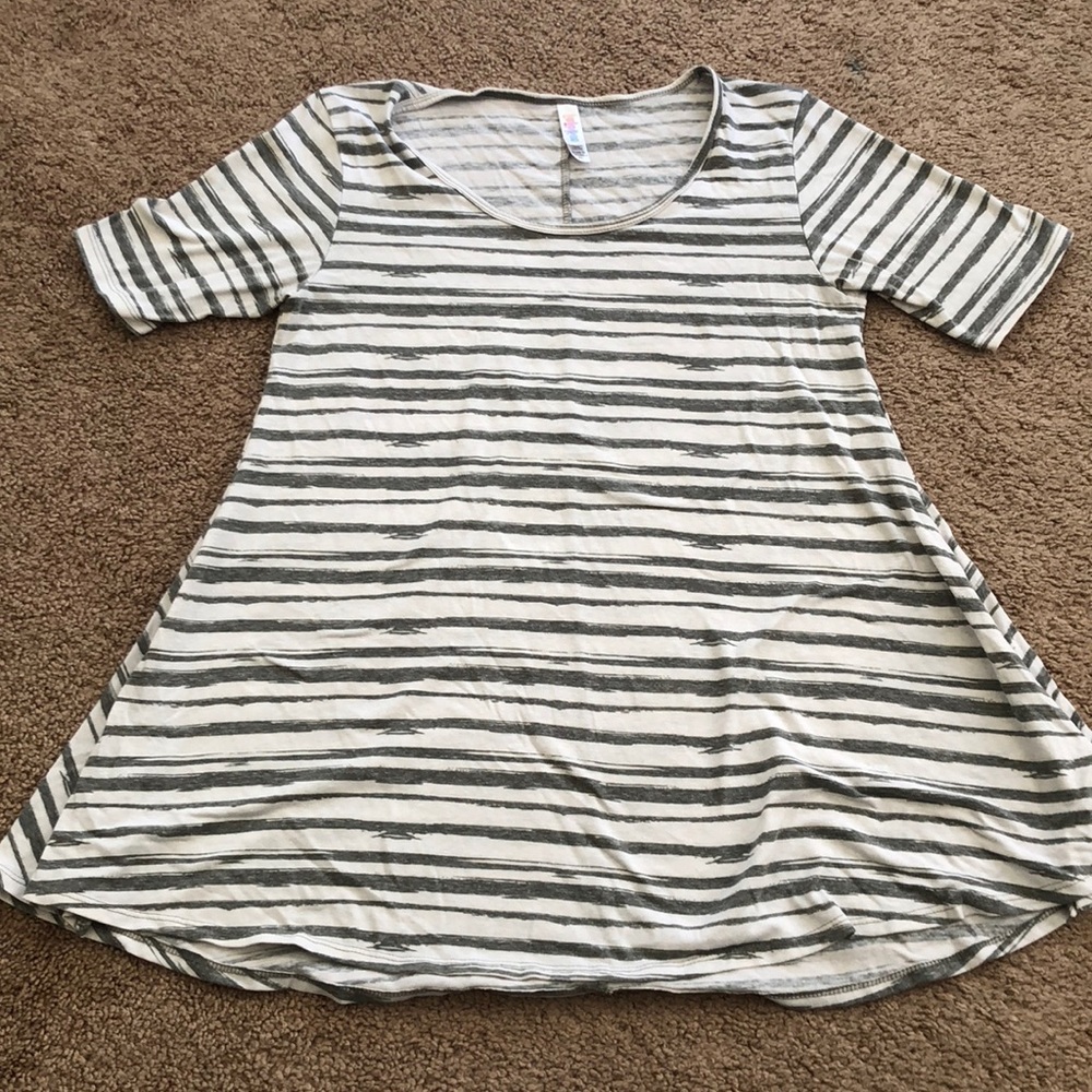 XS Lularoe Perfect T